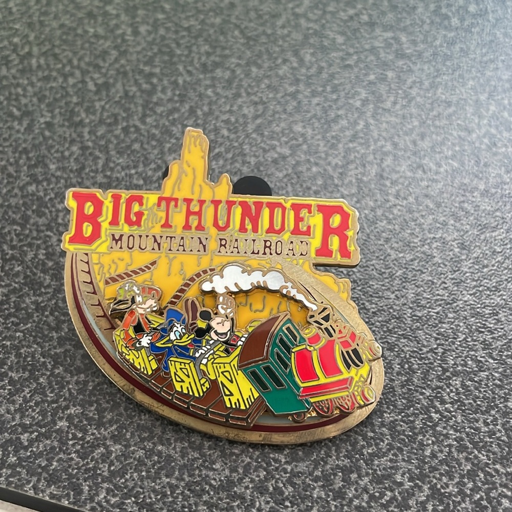 Bundle of 6 Disney Pins - Picture 6 of 7